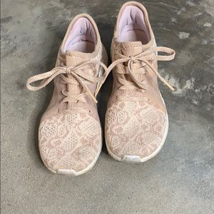 Adidas boost sneaker/runner